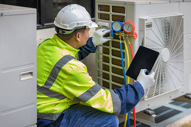 Professional Hvac Installation technician working in Red Oak, TX